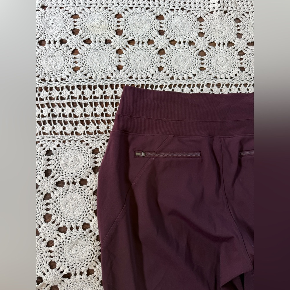 ATHLETA Venice High Rise Jogger Athleisure Pants in Garnet Size Large - Picture 13 of 14